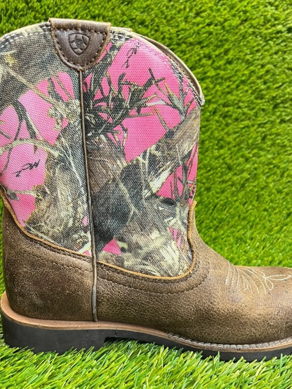Ariat please review
